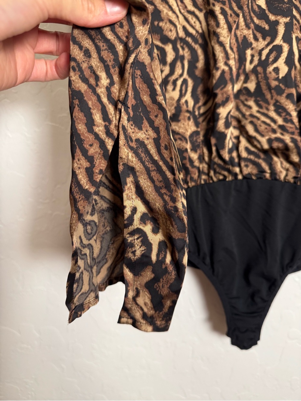 Good American Jaguar Leopard Print Satin Faux Wrap Bodysuit Long Sleeve Large 3 - Picture 4 of 12